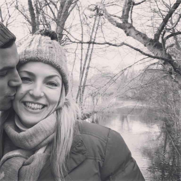 Quiéreme entera y no a trocitos.